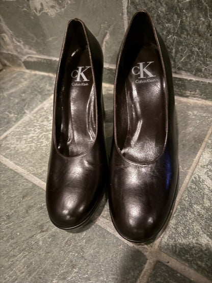 Calvin Klein Dark Brown Calfskin Leather Block Pumps 8M Round Toe w/Box