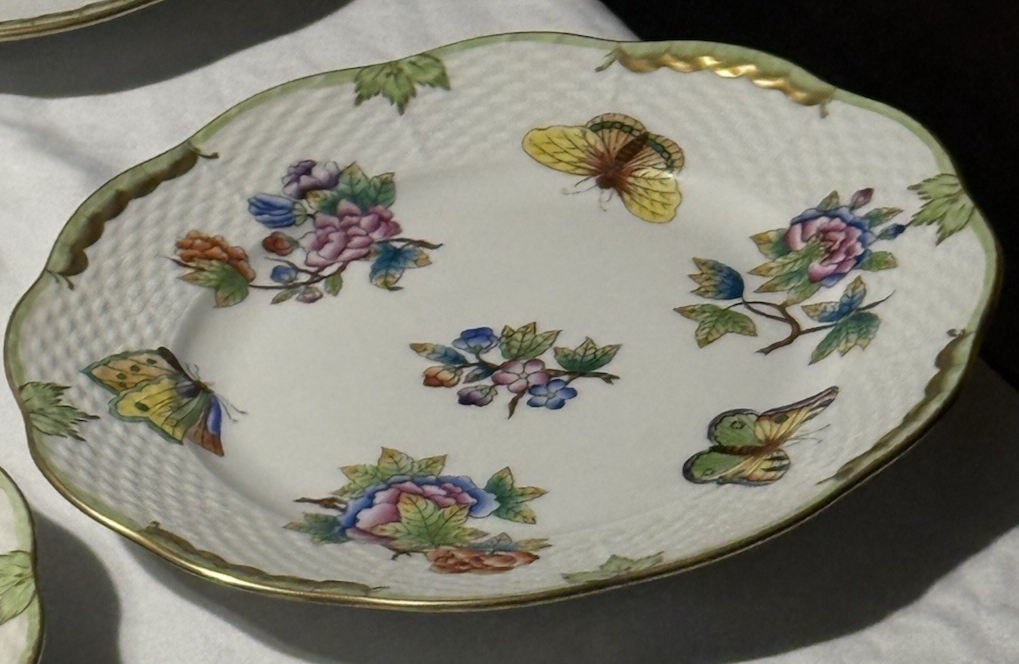 Herend Queen Victoria VBO 8" Salad Plate Dessert Butterflies Flowers Excellent