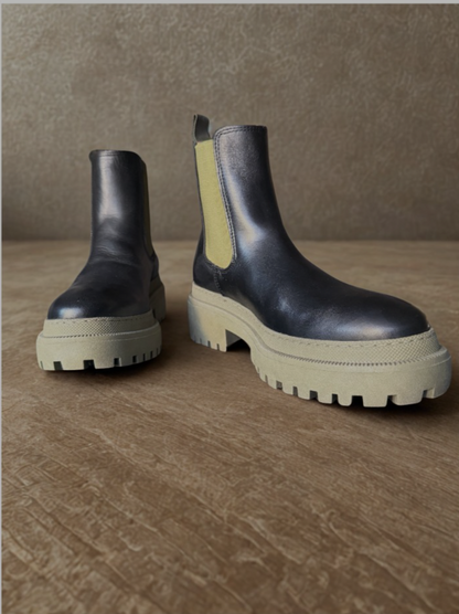 Rare Sundance Catalog Iona Chelsea Boots Black Olive Leather Size 8 NWB