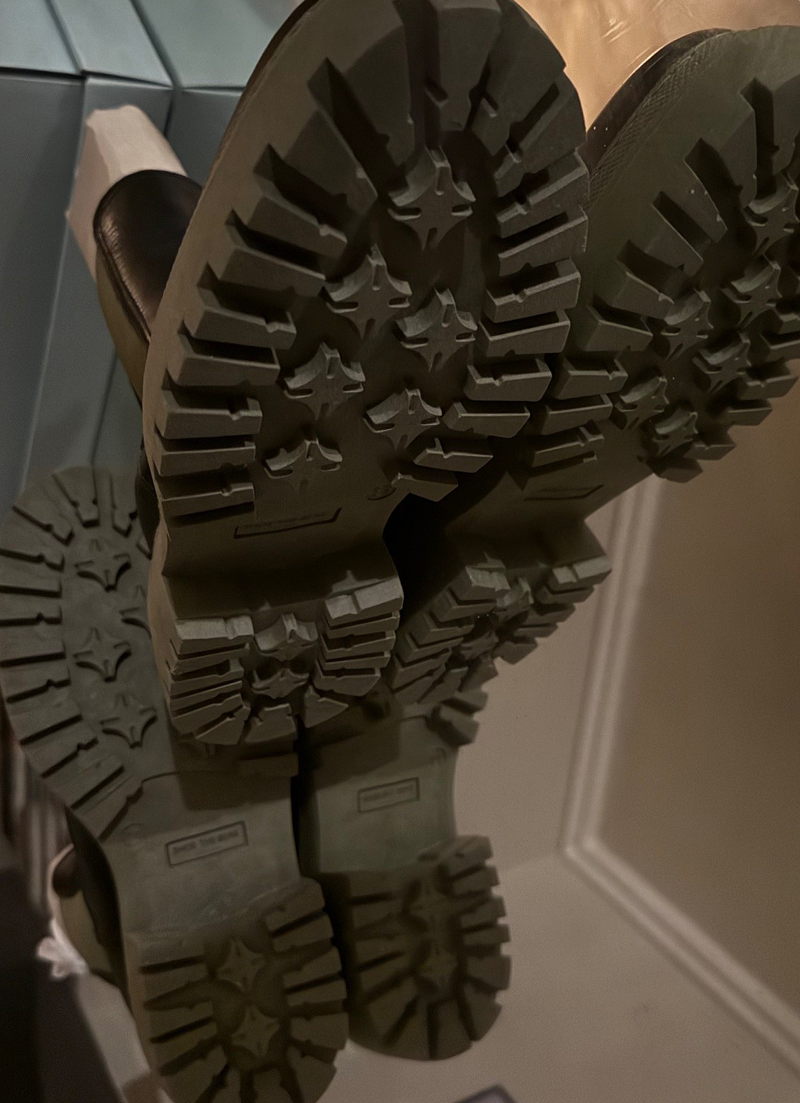 Rare Sundance Catalog Iona Chelsea Boots Black Olive Leather Size 8 NWB