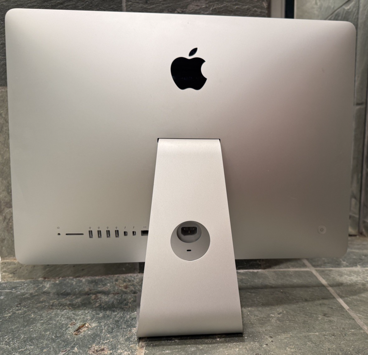 Excellent Apple 21.5" iMac Retina 4K Late 2015 3.3GHz i7 16GB RAM Iris Pro 6200